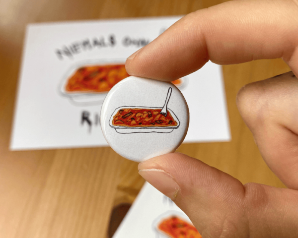 Button mit Rigatoni